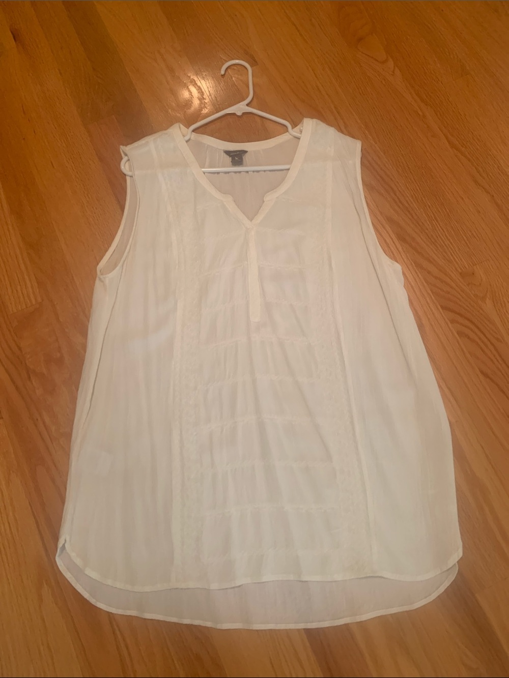 Eddie Bauer White/Cream Lightweight Sleeveless Blouse